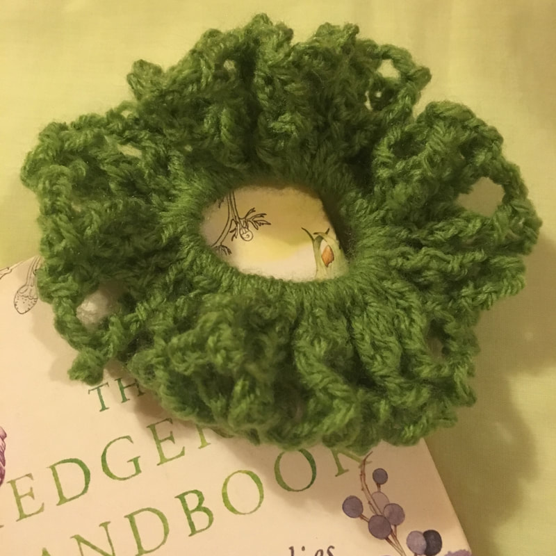 Green Lacewing Free Scrunchie Crochet Pattern @ Ravelry